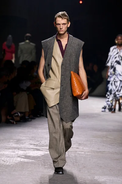 Look 8